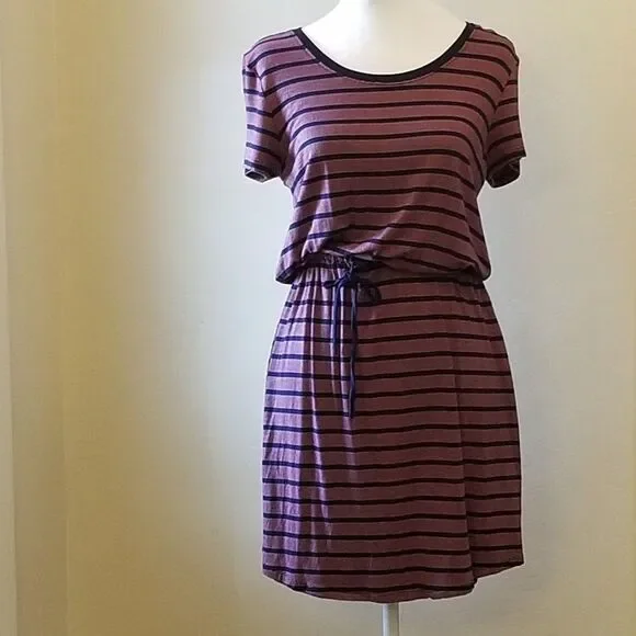 Olive & Oak Striped Drawstring Waist T-Shirt Dress Size M Burgundy Navy Casual - Picture 2 of 5